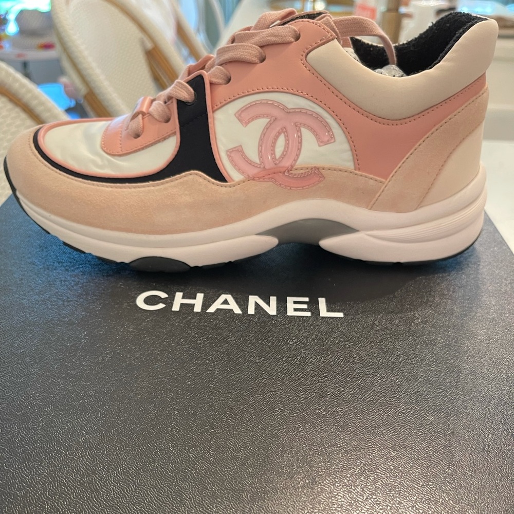 Chanel Sneaker; size 37.5